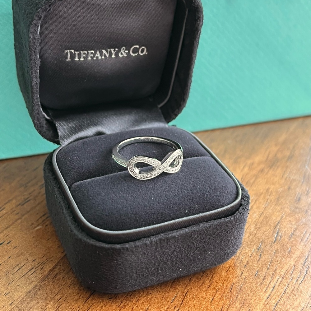 Tiffany & Co. Platinum Diamond Infinity Ring Size 6 Half Eternity Band in Box - Picture 3 of 5
